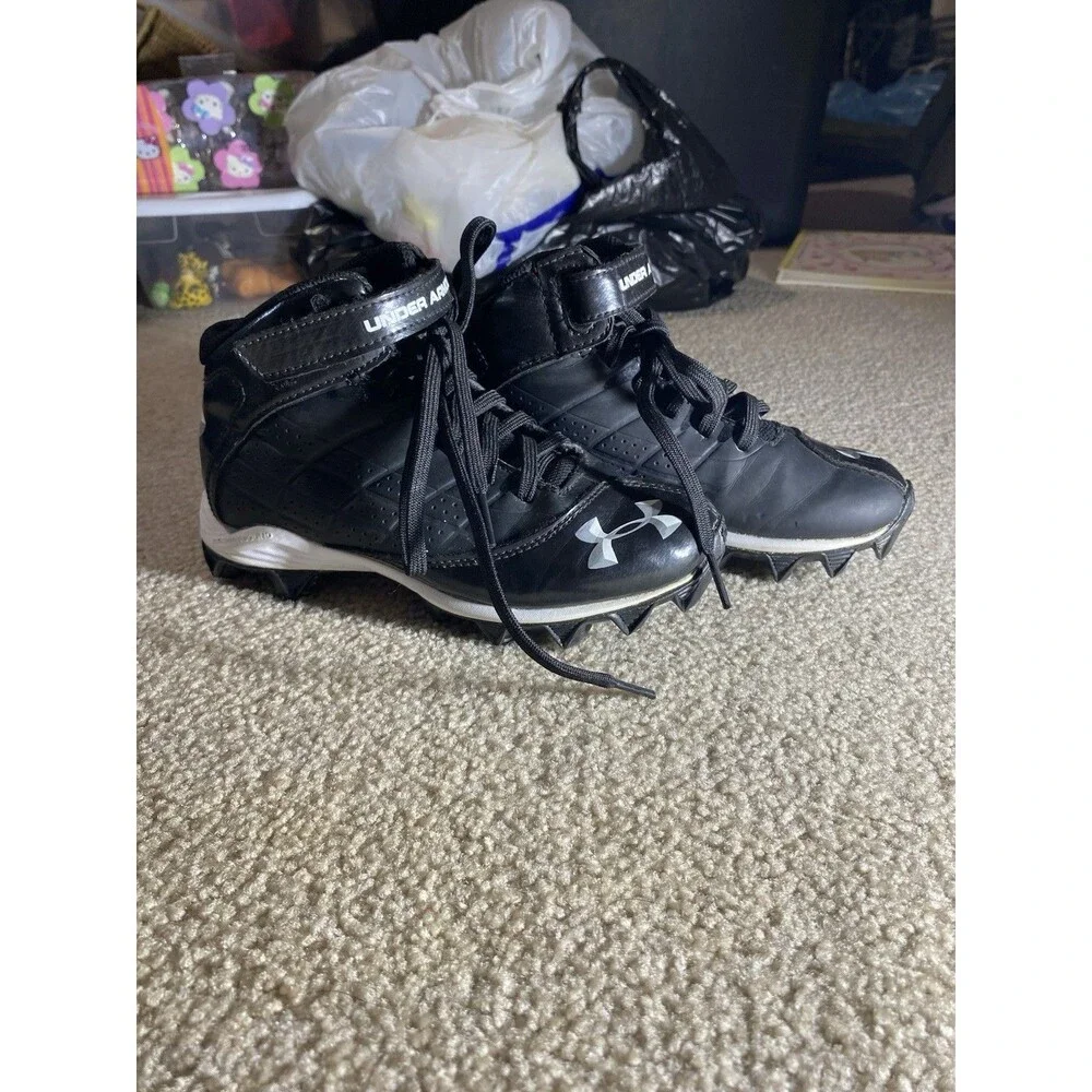 Under Armour Crusher Mid Youth Football Cleats Black White 1235878-001 Size 1Y